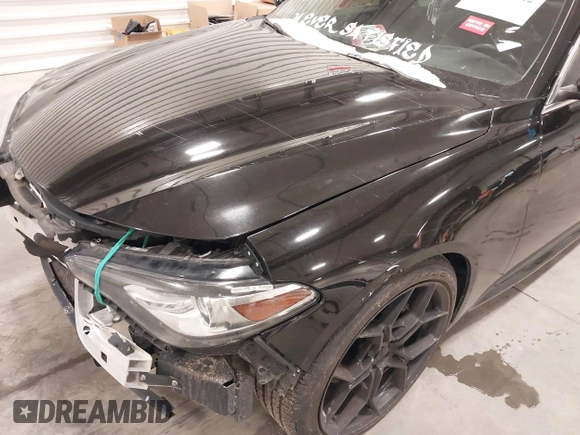 2017 Alfa Romeo Giulia Ti z VIN ZARFAECN7H7554902, wystawiony jako IAAI lot #41599442 z przebiegiem 84 045 mil mil oraz . Historia ofert i sprzedaży dostępna na DreamBid. Obrazek 17.
