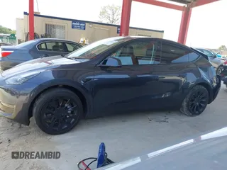 2024 Tesla Model Y Long Range z VIN 7SAYGDEE7RA229591, wystawiony jako IAAI lot #42194044 z przebiegiem 22 866 mil mil oraz . Historia ofert i sprzedaży dostępna na DreamBid. Obrazek 14.