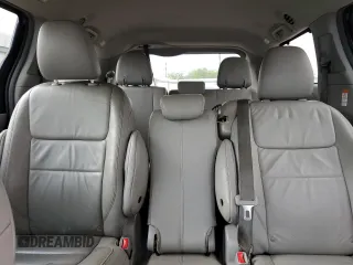 2017 Toyota Sienna XLE Auto Access Seat z VIN 5TDYZ3DC5HS772503, wystawiony jako Copart lot #54207045 z przebiegiem 158 251 mil mil oraz Szkody całkowita. Historia ofert i sprzedaży dostępna na DreamBid. Obrazek 10.