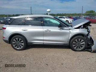 2020 Lincoln Corsair Reserve z VIN 5LMCJ2D95LUL23058, wystawiony jako IAAI lot #40153362 z przebiegiem 21 814 mil mil oraz . Historia ofert i sprzedaży dostępna na DreamBid. Obrazek 14.