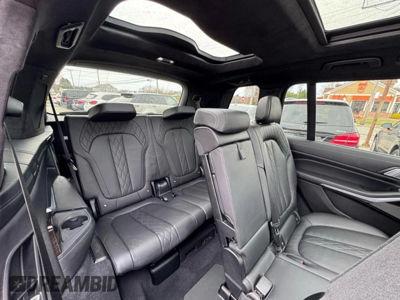 2020 BMW X7 xDrive40i z VIN 5UXCW2C07L9B87158, wystawiony jako Copart lot #59568955 z przebiegiem 92 965 mil mil oraz Czysty tytuł • Clean title. Historia ofert i sprzedaży dostępna na DreamBid. Obrazek 7.