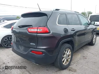 2015 Jeep Cherokee Latitude z VIN 1C4PJMCS1FW512422, wystawiony jako IAAI lot #42365358 z przebiegiem 139 521 mil mil oraz . Historia ofert i sprzedaży dostępna na DreamBid. Obrazek 4.