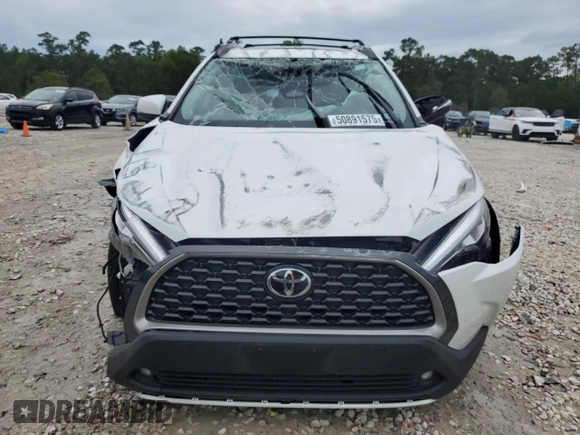 2024 Toyota Corolla Cross XLE z VIN 7MUDAAAG4RV102983, wystawiony jako Copart lot #50891575 z przebiegiem 12 023 mil mil oraz Szkoda całkowita • Salvage title. Historia ofert i sprzedaży dostępna na DreamBid. Obrazek 5.