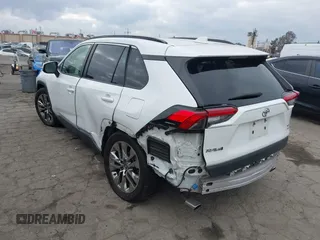2019 Toyota RAV4 XLE Premium with VIN JTMA1RFV9KD513395, listed as a IAAI auction lot 41469143 with 28,406 mi miles. Bid and sale history available at carsss.com. Image 3.