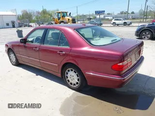 2000 Mercedes-Benz E-Class with VIN WDBJF65J1YB018240, listed as a IAAI auction lot 42051187 with 186,651 mi miles. Bid and sale history available at carsss.com. Image 3.