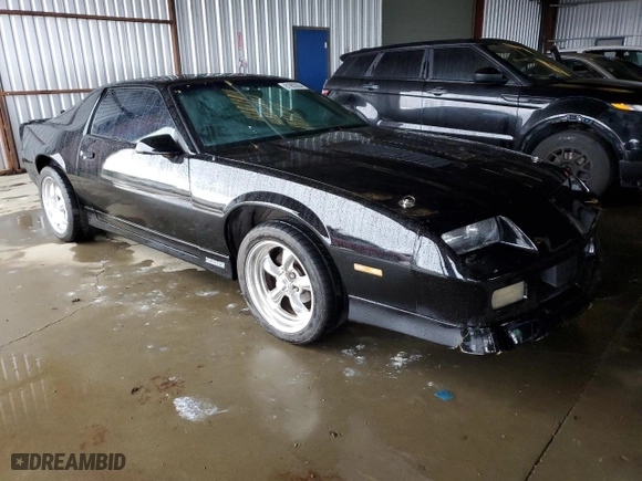 1986 Chevrolet Camaro Z28 Sport with VIN 1G1FP87H8GL106911, listed as a Copart auction lot 81903004 with 24,202 mi miles and Salvage Title. Bid and sale history available at carsss.com. Image 4.