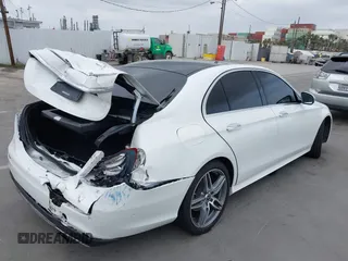2019 Mercedes-Benz E 300 z VIN WDDZF4JB9KA611936, wystawiony jako IAAI lot #42101144 z przebiegiem 82 805 mil mil oraz . Historia ofert i sprzedaży dostępna na DreamBid. Obrazek 4.