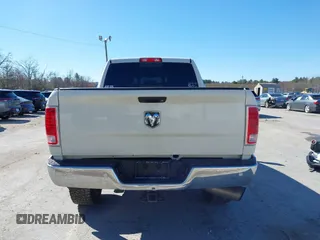 2018 Ram 2500 Laramie z VIN 3C6UR5FL4JG404249, wystawiony jako IAAI lot #41965199 z przebiegiem 123 506 mil mil oraz . Historia ofert i sprzedaży dostępna na DreamBid. Obrazek 16.