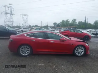 2018 Tesla Model S 75D с VIN 5YJSA1E27JF247637, выставлен на аукционе IAAI как лот 42406743 с пробегом 150 553 миль миль и . История ставок и продаж доступна на DreamBid. Изображение 13.