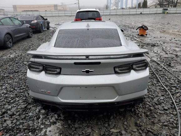 2019 Chevrolet Camaro ZL1 with VIN 1G1FK1R64K0122759, listed as a Copart auction lot 44143985 with 0 mi miles and Salvage Title. Bid and sale history available at carsss.com. Image 6.