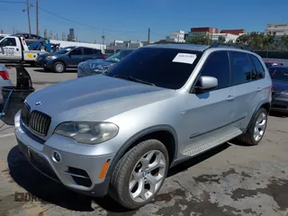 2012 BMW X5 35d z VIN 5UXZW0C5XCL665504, wystawiony jako IAAI lot #41835285 z przebiegiem 134 245 mil mil oraz . Historia ofert i sprzedaży dostępna na DreamBid. Obrazek 2.