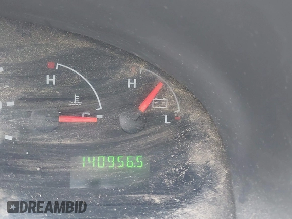 2008 Ford Econoline Cargo Commercial z VIN 1FTNE24W08DB01917, wystawiony jako IAAI lot #42326330 z przebiegiem 140 956 mil mil oraz . Historia ofert i sprzedaży dostępna na DreamBid. Obrazek 7.