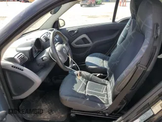 2010 Smart fortwo Pure z VIN WMEEJ3BAXAK371054, wystawiony jako Copart lot #71819294 z przebiegiem 103 177 mil mil oraz Szkoda całkowita • Salvage title. Historia ofert i sprzedaży dostępna na DreamBid. Obrazek 7.