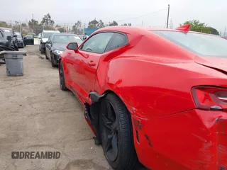 2017 Chevrolet Camaro 1LT z VIN 1G1FB1RS5H0169949, wystawiony jako IAAI lot #42177915 z przebiegiem 68 633 mil mil oraz . Historia ofert i sprzedaży dostępna na DreamBid. Obrazek 6.