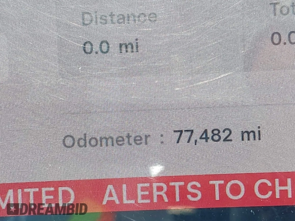 2018 Tesla Model 3 Long Range Battery z VIN 5YJ3E1EA2JF039262, wystawiony jako IAAI lot #42463443 z przebiegiem 77 482 mil mil oraz . Historia ofert i sprzedaży dostępna na DreamBid. Obrazek 16.