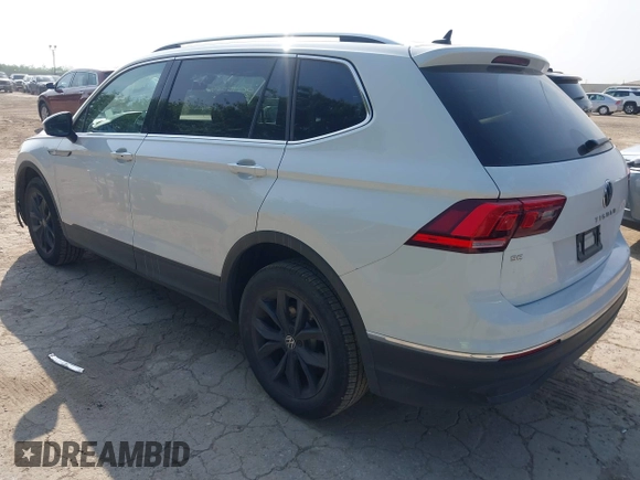 2024 Volkswagen Tiguan SE with VIN 3VV3B7AX9RM098307, listed as a IAAI auction lot 41941586 with 16,945 mi miles and . Bid and sale history available at DreamBid. Image 3.