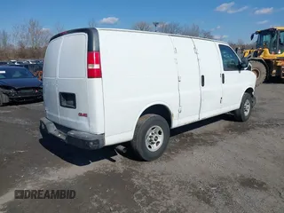 2009 GMC Savana Cargo Van with VIN 1GTGG25C591106833, listed as a IAAI auction lot 41381092 with 380,569 mi miles. Bid and sale history available at carsss.com. Image 4.