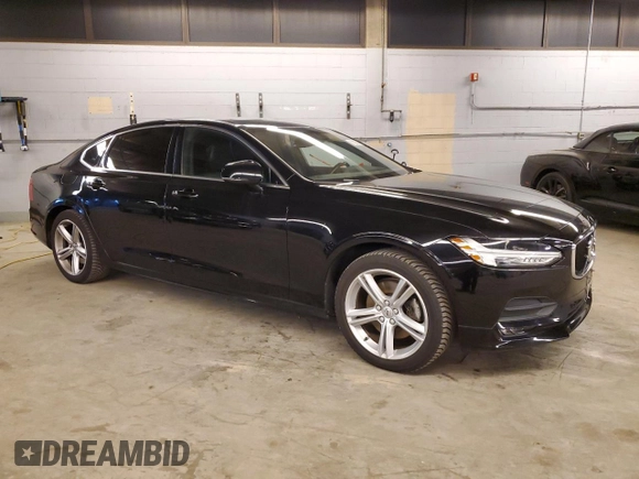 2019 Volvo S90 Momentum with VIN LVY102MK4KP096892, listed as a Copart auction lot 87326264 with 128,865 mi miles and Clean Title. Bid and sale history available at carsss.com. Image 4.