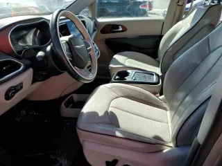 2020 Chrysler Pacifica Limited z VIN 2C4RC1GG5LR143740, wystawiony jako Copart lot #50421015 z przebiegiem 97 006 mil mil oraz Szkoda całkowita • Salvage title. Historia ofert i sprzedaży dostępna na DreamBid. Obrazek 7.