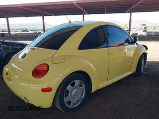 1999 Volkswagen Beetle GLS with VIN 3VWCA21C7XM472490, listed as a IAAI auction lot 42347430 with 157,911 mi miles and . Bid and sale history available at DreamBid. Image 4.