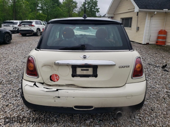 2008 MINI Hardtop with VIN WMWMF33508TT65360, listed as a Copart auction lot 58693445 with 105,783 mi miles and Salvage title. Bid and sale history available at DreamBid. Image 6.