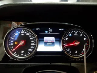 2017 Mercedes-Benz E 300 Luxury z VIN WDDZF4KB9HA215853, wystawiony jako Copart lot #60481375 z przebiegiem 99 900 mil mil oraz Szkoda całkowita • Salvage title. Historia ofert i sprzedaży dostępna na DreamBid. Obrazek 9.