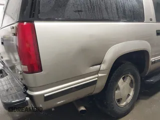1999 GMC Suburban with VIN 3GKFK16R4XG541398, listed as a IAAI auction lot 41274339 with 243,827 mi miles. Bid and sale history available at carsss.com. Image 6.