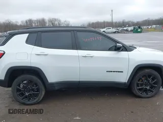 2022 Jeep Compass Latitude with VIN 3C4NJDBB7NT176532, listed as a IAAI auction lot 42022193 with 34,720 mi miles and . Bid and sale history available at carsss.com. Image 13.