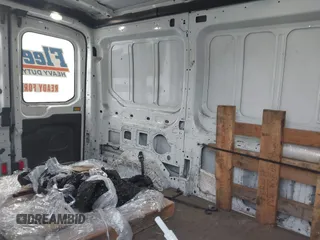 2019 Ford Transit z VIN 1FTYR1CM4KKA00667, wystawiony jako IAAI lot #41430228 z przebiegiem 252 757 mil mil oraz . Historia ofert i sprzedaży dostępna na DreamBid. Obrazek 8.