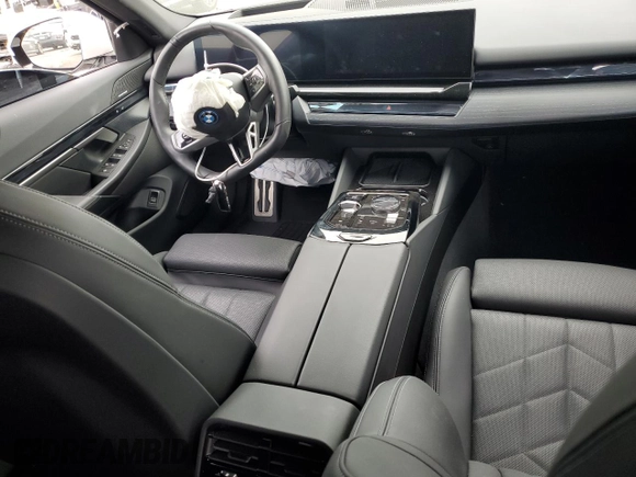 2024 BMW i5 eDrive40 z VIN WBY33FK04RCP62567, wystawiony jako Copart lot #85295344 z przebiegiem Nie podano mil oraz Szkody całkowita. Historia ofert i sprzedaży dostępna na DreamBid. Obrazek 8.