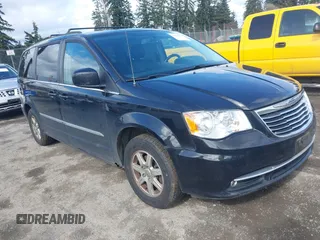 2012 Chrysler Town & Country Touring z VIN 2C4RC1BG0CR229397, wystawiony jako IAAI lot #41820467 z przebiegiem 211 420 mil mil oraz . Historia ofert i sprzedaży dostępna na DreamBid. Obrazek 1.