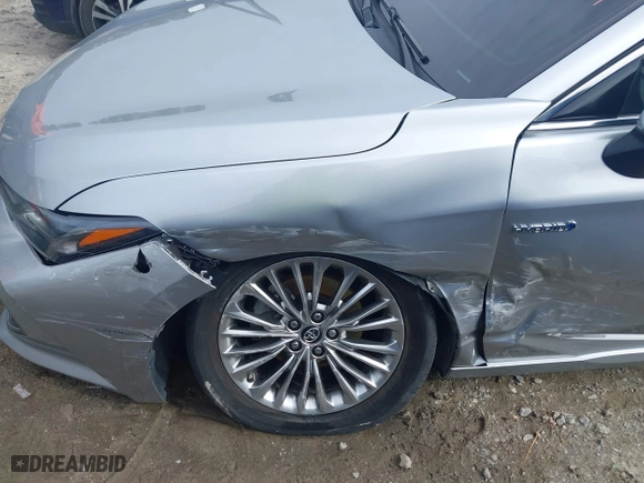2019 Toyota Avalon Hybrid Limited with VIN 4T1B21FB3KU009106, listed as a IAAI auction lot 41757436 with 107,459 mi miles. Bid and sale history available at carsss.com. Image 6.