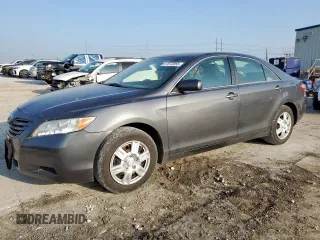 2008 Toyota Camry LE z VIN 4T1BE46KX8U765842, wystawiony jako Copart lot #57872855 z przebiegiem 179 047 mil mil oraz Szkoda całkowita • Salvage title. Historia ofert i sprzedaży dostępna na DreamBid. Obrazek 1.