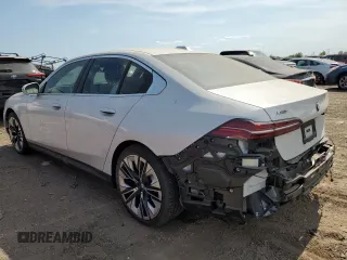 2024 BMW 5 Series 530i xDrive с VIN WBA53FJ00RCP20115, выставлен на аукционе Copart как лот 71083904 с пробегом 2 043 миль миль и Списание • Salvage title. История ставок и продаж доступна на DreamBid. Изображение 2.