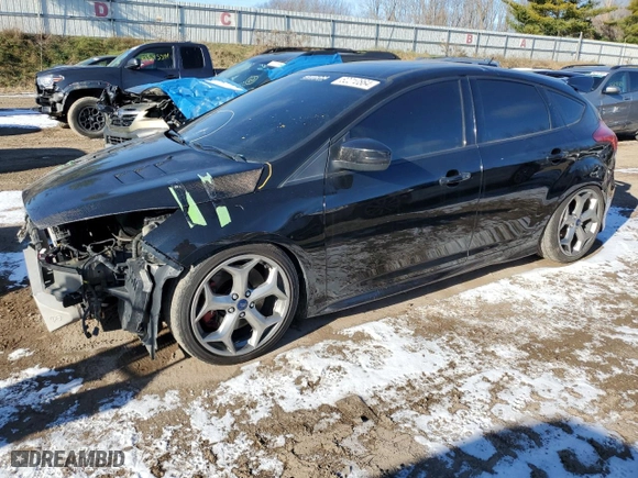2015 Ford Focus ST with VIN 1FADP3L97FL254407, listed as a Copart auction lot 82210864 with 117,790 mi miles and Clean Title. Bid and sale history available at carsss.com. Image 1.
