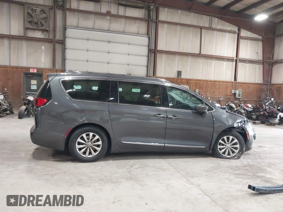 2018 Chrysler Pacifica Touring L z VIN 2C4RC1BG6JR352778, wystawiony jako IAAI lot #42244634 z przebiegiem 70 747 mil mil oraz . Historia ofert i sprzedaży dostępna na DreamBid. Obrazek 14.