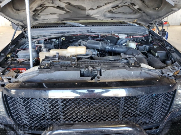 1999 Ford F-350 XL z VIN 1FTSW31S9XED72877, wystawiony jako Copart lot #77412084 z przebiegiem 449 967 mil mil oraz Szkoda całkowita • Salvage title. Historia ofert i sprzedaży dostępna na DreamBid. Obrazek 11.