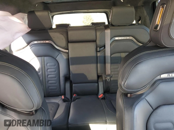 2025 Rivian R1S Adventure z VIN 7PDSGBBA5SN048839, wystawiony jako Copart lot #89199375 z przebiegiem 5177 mil mil oraz Szkody całkowita. Historia ofert i sprzedaży dostępna na DreamBid. Obrazek 10.