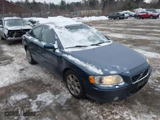 2006 Volvo S60 2.5T with VIN YV1RH592662544172, listed as a IAAI auction lot 41391185 with 245,598 mi miles. Bid and sale history available at carsss.com. Image 1.