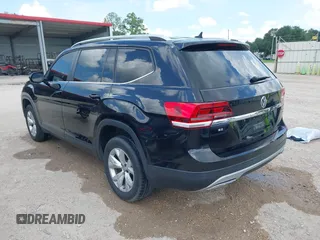 2018 Volkswagen Atlas SE z VIN 1V2KR2CA0JC575146, wystawiony jako IAAI lot #42607627 z przebiegiem 104 521 mil mil oraz . Historia ofert i sprzedaży dostępna na DreamBid. Obrazek 3.