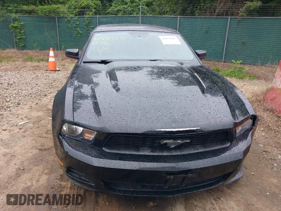 2011 Ford Mustang V6 z VIN 1ZVBP8EM7B5139351, wystawiony jako IAAI lot #42471805 z przebiegiem 80 513 mil mil oraz . Historia ofert i sprzedaży dostępna na DreamBid. Obrazek 12.