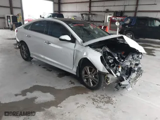 2019 Hyundai Sonata Sport with VIN 5NPE34AF9KH813933, listed as a IAAI auction lot 40777165 with 112,654 mi miles. Bid and sale history available at carsss.com. Image 1.