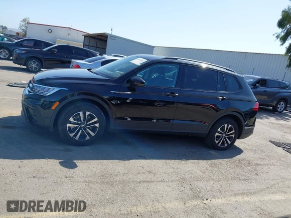 2024 Volkswagen Tiguan S z VIN 3VVRB7AX1RM136302, wystawiony jako IAAI lot #41966586 z przebiegiem 5455 mil mil oraz . Historia ofert i sprzedaży dostępna na DreamBid. Obrazek 15.