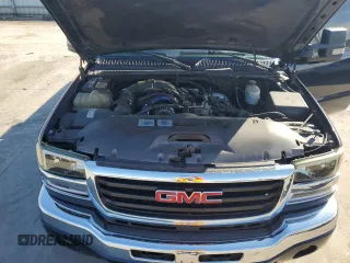 2006 GMC Sierra 3500 SRW SLE2 z VIN 1GTHK33D06F144800, wystawiony jako Copart lot #82736454 z przebiegiem 221 034 mil mil oraz Szkody całkowita. Historia ofert i sprzedaży dostępna na DreamBid. Obrazek 11.