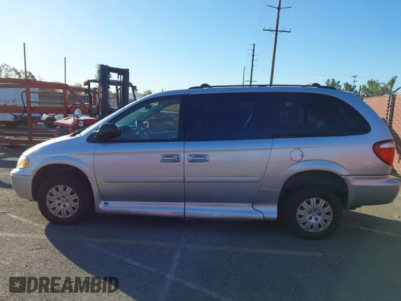 2007 Chrysler Town & Country LWB LX with VIN 2A4GP44R87R352599, listed as a IAAI auction lot 41333800 with 222,417 mi miles. Bid and sale history available at carsss.com. Image 6.