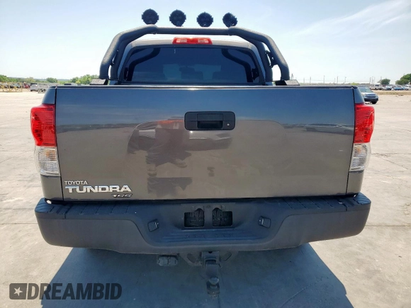 2013 Toyota Tundra z VIN 5TFEM5F16DX055332, wystawiony jako Copart lot #53103615 z przebiegiem 155 542 mil mil oraz Szkoda całkowita • Salvage title. Historia ofert i sprzedaży dostępna na DreamBid. Obrazek 6.