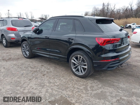 2024 Audi Q3 S line Premium Plus z VIN WA1EECF33R1086173, wystawiony jako IAAI lot #41741276 z przebiegiem 8987 mil mil oraz . Historia ofert i sprzedaży dostępna na DreamBid. Obrazek 3.