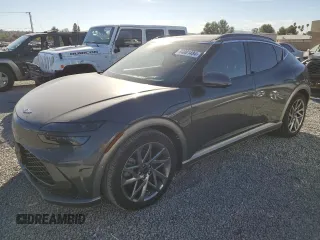 2023 Genesis GV60 Advanced z VIN KMUKCDTCXPU014615, wystawiony jako Copart lot #84081484 z przebiegiem 8 852 mil mil oraz Szkoda całkowita • Salvage title. Historia ofert i sprzedaży dostępna na DreamBid. Obrazek 1.