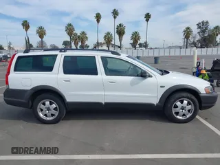 2004 Volvo V70 XC70 with VIN YV1SZ59H541135280, listed as a IAAI auction lot 41689647 with 195,802 mi miles. Bid and sale history available at carsss.com. Image 13.