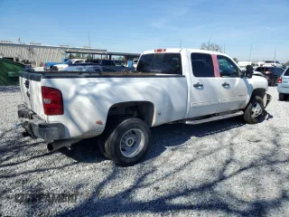 2013 Chevrolet Silverado 3500HD SRW LT with VIN 1GC4K0C8XDF171628, listed as a Copart auction lot 43151905 with 304,003 mi miles and Salvage Title. Bid and sale history available at DreamBid. Image 3.